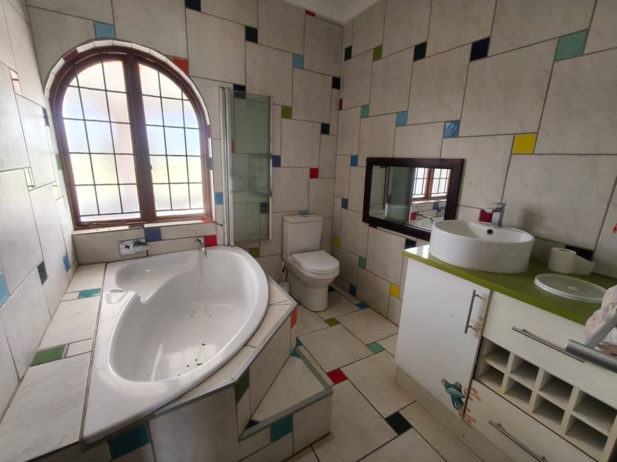 5 Bedroom Property for Sale in Rustenburg Rural North West